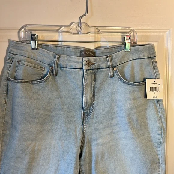 NWT Falls Creek women’s Bermuda shorts size 18 - Picture 2 of 7